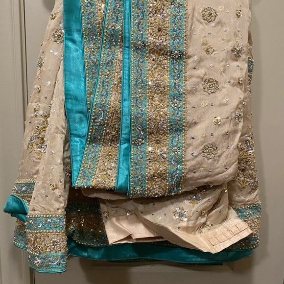 Shalwar Kameez Blue With purse clutch wedding dress - Picture 6 of 8